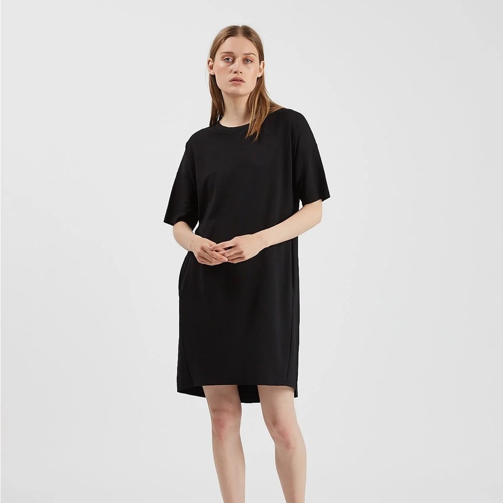 Minimum Elegant Black Mini Dress